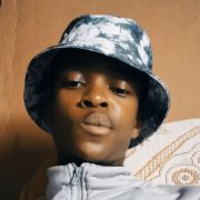 Larwazi1